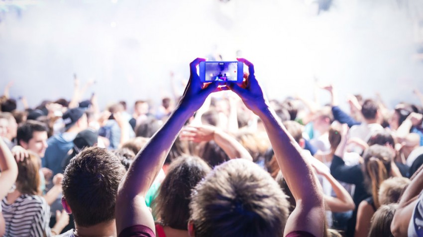 Using Social Media To Build Business Using Social Media To Build Business